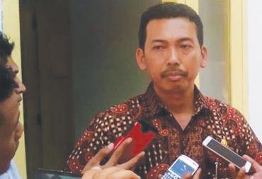 Kasi Intel Kejati Bengkulu Adi Nuryadi,SH,MH memberikan keterangan pers, Jumat (21/7/2017)