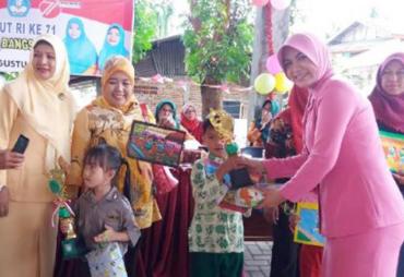 Lomba mewarnai ini diikuti oleh 100 orang utusan TK se-Kota Bengkulu dalam rangka HUT RI Ke 72