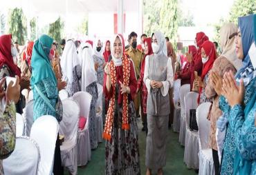 Duta Swasembada Gizi Kabupaten Lampung Selatan, Winarni Nanang Ermanto memberikan pemaparan di Desa Sidoharjo Kecamatan Jati Agung, menjadi   Kecamatan ke-11 yang mendapat kunjungan Road Show Swasembada Gizi di 17   Kecamatan se-Kabupaten Lampung Selatan, Senin (1/8).