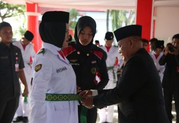 Bupati Lampung Selatan Nanang Ermanto secara resmi mengukuhkan anggota Pasukan Pengibar Bendera Pusaka (PASKIBRAKA) tingkat Kabupaten   Lampung Selatan tahun 2022 yang berlangsung di Aula Sebuku Rumah Dinas Bupati, Selasa (16/8).