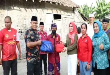 Bupati Lampung Selatan, Nanang Ermanto kembali menggulirkan   bantuan bedah rumah non APBD dari Pemerintah Kabupaten (Pemkab) Lampung   Selatan, untuk rumah milik I Made Yastiawan (44) yang kondisinya sudah tidak   layak huni di Desa Sumber Nadi Kecamatan Ketapang, Jumat (30/9).