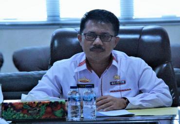 Sekretaris Daerah (Sekda) Kabupaten Lampung Selatan, Thamrin,   Asisten Pemerintahan dan Kesra Eka Riantinawati, Asisten Adminitrasi Umum   Badruzzaman, Muhadi, Kabag Organisasi Yudhistira dan beberapa pejabat terkait   lainnya mengikuti Rapat Koordinasi Nasional (Rakornas) Percepatan Pelaksanaan   Reformasi Birokrasi di Lingkungan Pemerintah Daerah Tahun 2022 secara virtual   di Ruang Sekdakab, Rabu (28/9).