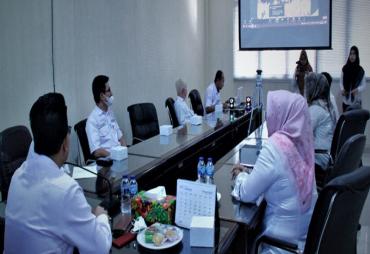 Kementerian Keuangan (Kemenkeu) Republik Indonesia menggelar Rapat   Kerja Nasional (Rakernas) Akuntansi dan Pelaporan Keuangan Pemerintah tahun   2022 secara virtual dengan tema “Mengawal Akuntabilitas Keuangan dan Kinerja   Untuk Pulih Lebih Cepat Bangkit Lebih Kuat” yang diikuti oleh Asisten Bidang   Administrasi Umum Lampung Selatan Badruzzaman, Kepala Badan Pengelola   Keuangan dan Aset Daerah (BPKAD), Wahidin Amin beserta jajaran lainnya di   ruang rapat BPKD Lampung Selatan, Kamis (22/09).