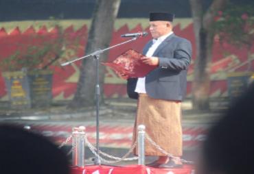 Bupati Nanang Ermanto menjadi pemimpin upacara Hari Santri Nasional Tahun 2022 di Lapangan Korpri, Pemda Kabupaten Lampung Selatan, Sabtu (22/10).