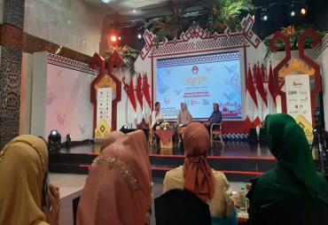 Produk kerajinan Tapis Kapal hasil Industri Kecil Menengah (IKM)   Lampung Selatan, berhasil meraih penghargaan dari Dewan Kerajinan Nasional   (Dekranas) pada Pameran Kerajinan Nusantara (Kriya Nusa) yang berlangsung di   Hall A Jakarta Convention Center (JCC) mulai tanggal 21-25 September 2022.