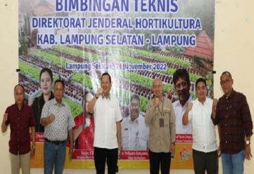 Bupati Lampung Selatan Nanang Ermanto menghadiri bimbingan teknis   Peningkatan Kapasitas Petani/Pelaku Usaha yang digelar oleh Kementerian Pertanian   melalui Direktur Jenderal Holtikultura bekerjasama dengan Komisi IV DPR RI dan   Pemerintah Kabupaten Lampung Selatan di Aula Rimau Kantor Bappeda Lampung Selatan,   Sabtu (26/11).