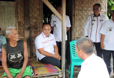 ​​​​​​​Bupati Lampung Selatan Kembali Bedah Rumah, Kali ini Warga Desa Hara Banjar Manis Kalianda