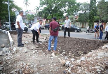 Proses Pembangunan Dua Air Mancur Ditinjau Langsung Bupati Nanang