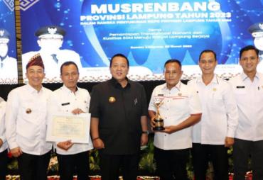 Pemkab Lampung Selatan Raih Penghargaan PPD Saburai Sebagai Kabupaten Terbaik 