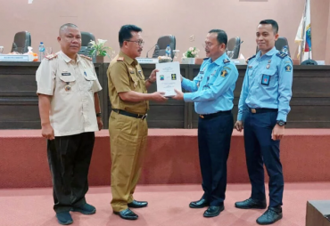 Kemenkumham Lampung Serahkan  Naskah Akademik dan Draf Retribusi Daerah Ke Pemkab Lamsel