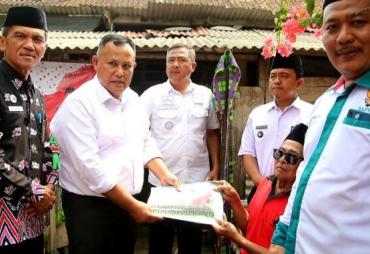 Kolaborasi Dengan Baznas, Pemkab Lampung Selatan Bantu Bedah Rumah Warga Sidomulyo