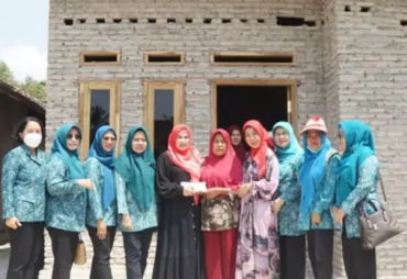 Gerakan Swasembada Rumahku, TP PKK Lamsel Beri Bantuan Bedah Rumah bagi Warga Sragi