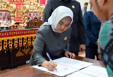 Rapat Paripurna, DPRD Lamsel Sahkan Raperda Tentang Pemberian Insentif dan Kemudahan Investasi