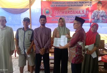 Berbagi di Bulan Suci, Anggota DPRD Lamsel Ali Wardana Gelar IPWK di Desa Klaten