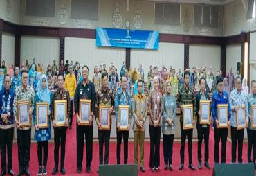 Pemkab Lamsel Raih Penghargaan Gubernur atas Penyelesaian 100 Persen Tindak Lanjut Pengawasan